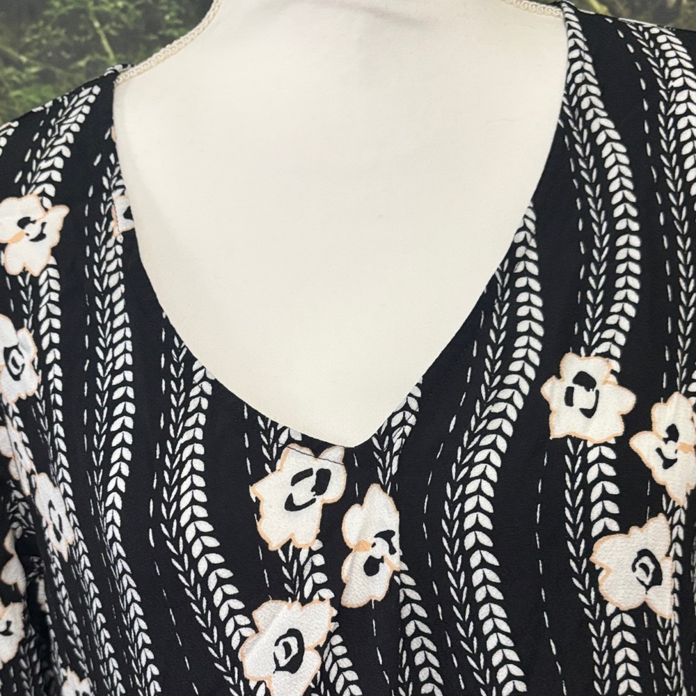 Express Black and White Floral Dress - Picture 3 of 8